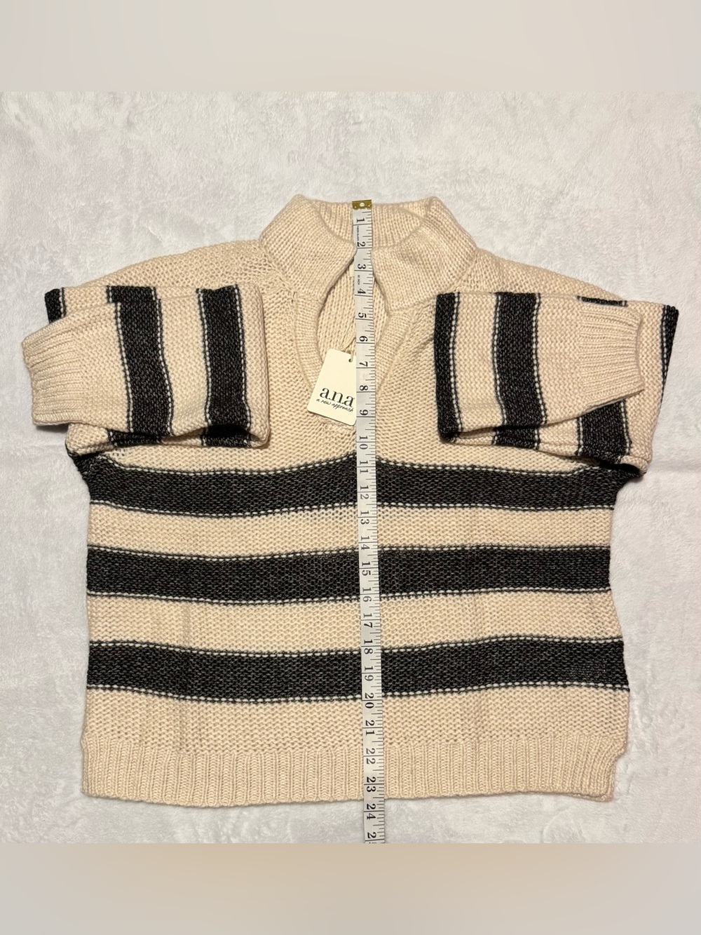 a.n.a. A New Approach M Striped V‑Notch Pullover Sweater in Cream and Charcoal - Picture 4 of 5